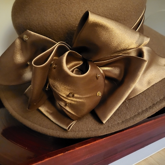 Fine Millinery Wool Derby Hat - Picture 2 of 4